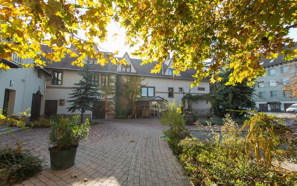 Revesz Hotel, Restaurant And Rosa Spa Gyor Luaran gambar